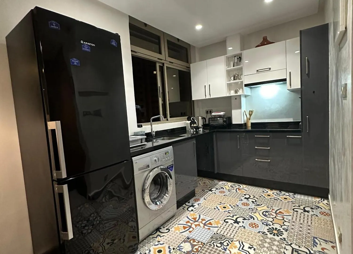 Appartement Lumineux Bien Equipe Derriere Hotel Idou Anfa Pas De Vis-A-Vis Casablanca Morocco